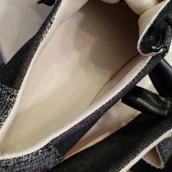 Canvas Shoes - Picture 9 of 10